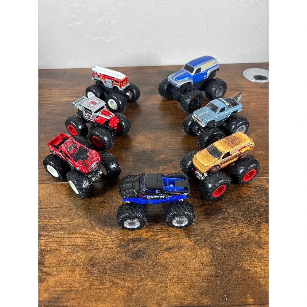 Hot Wheels Monster Trucks Lot of 7 Grave Digger Predator Raptor All Beefed Up